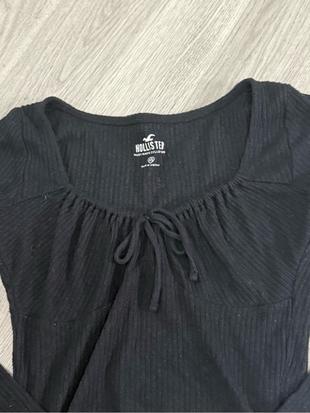 Hollister Black Ribbed Long Sleeve Scoop Tie Top - Picture 3 of 7